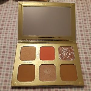 True + Luscious Lucky Glow Bronze and Highlight Palette
